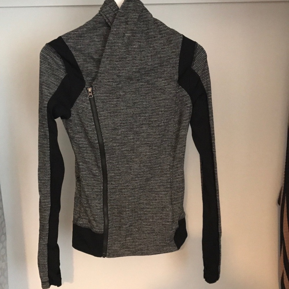 Lululemon jacket size 4